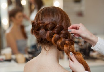 3 coiffures faciles avec des tresses