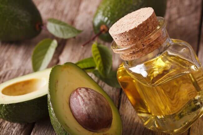 Traitement au noyau d'avocat et à l'huile d'olive