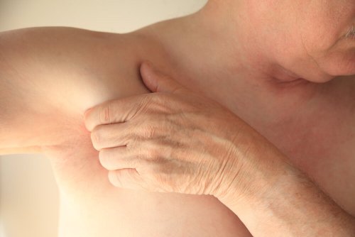 le froissement musculaire peut provoquer des douleur aux aisselles