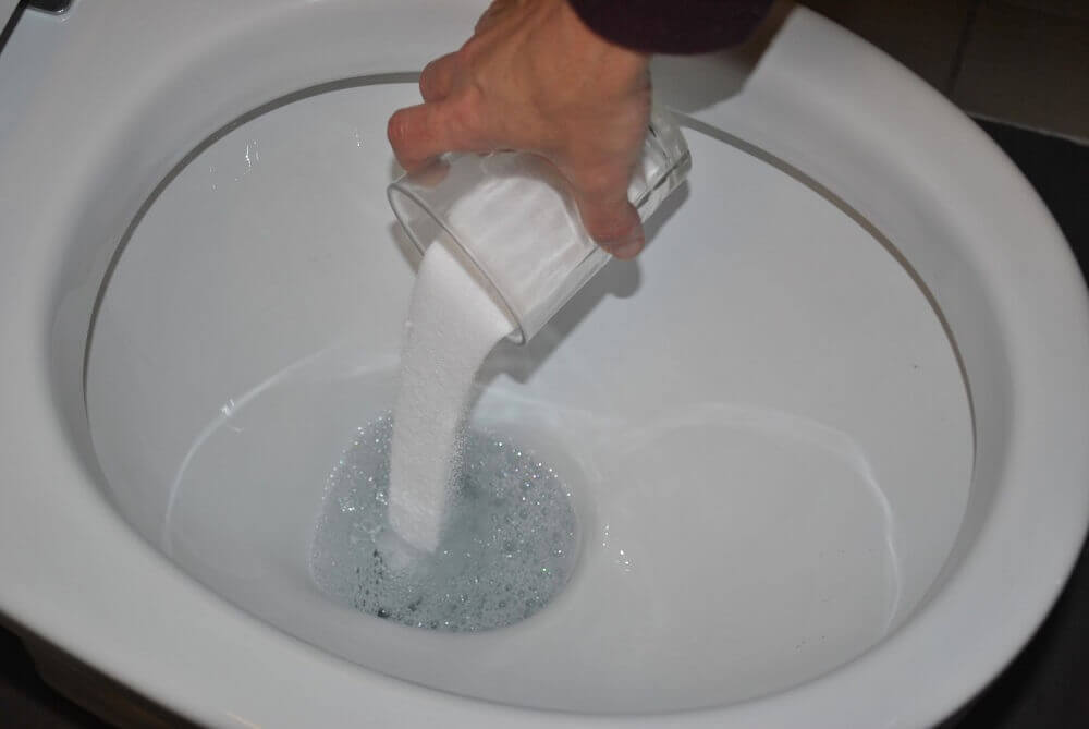Le bicarbonate pour enlever le tartre.
