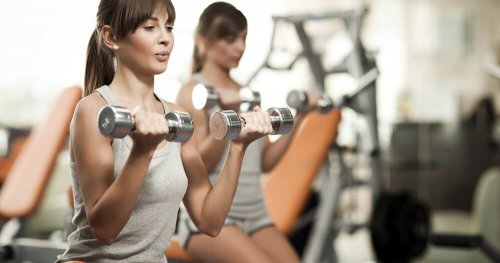 Flexions des biceps pour renforcer les bras.