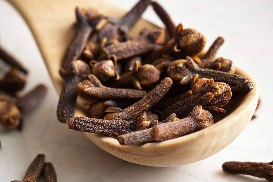 les clous de girofle contre les maux de gorge