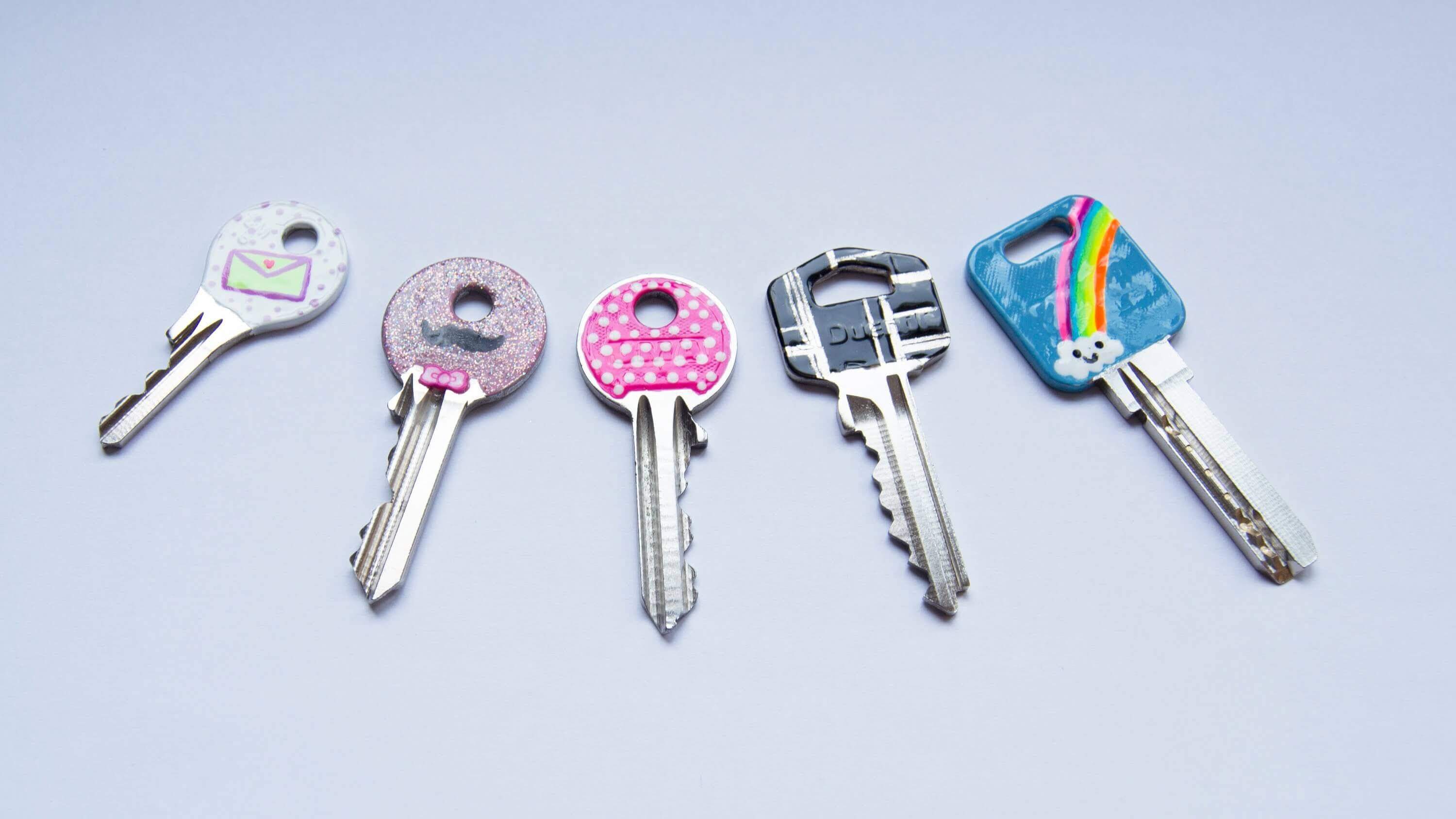 grâce au vernis à ongles, vous pouvez différencier vos clés