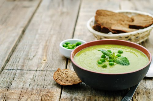 soupe à l'avoine et aux petits pois pour lutter contre l'insomnie de manière naturelle