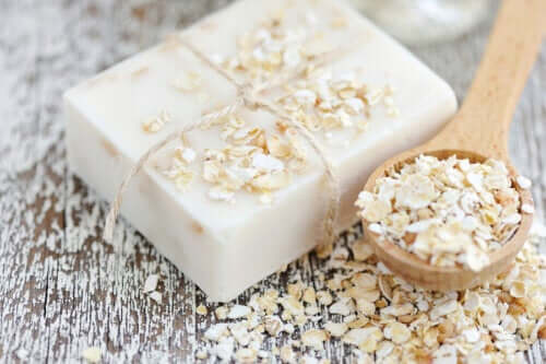 Comment fabriquer un savon d'avoine et de miel pour hydrater votre peau