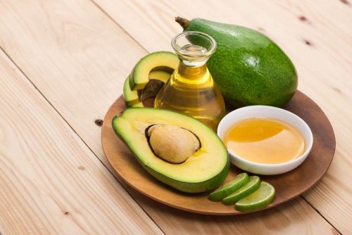 crème d'avocat et de miel pour hydrater les talons secs