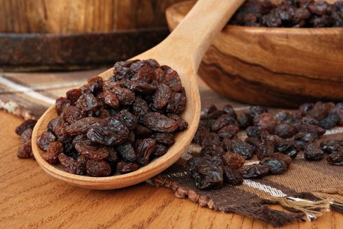 Les raisins secs pour favoriser le transit intestinal.