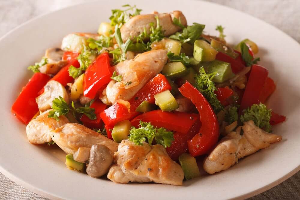 Pan-fried chicken with express vegetables: healthy and quick dinners