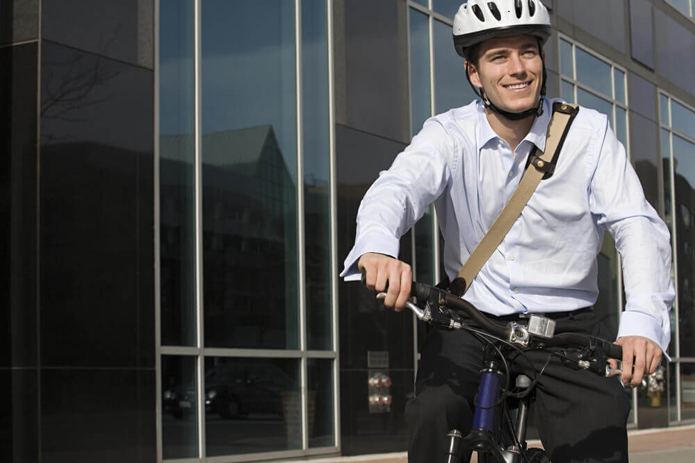 employé à vélo
