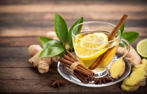 La cannelle, le gingembre et le citron aident à lutter contre la toux.
