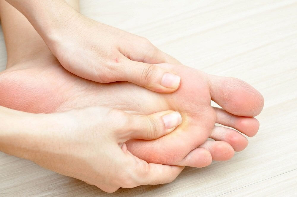 douleurs dues au gonflement des pieds