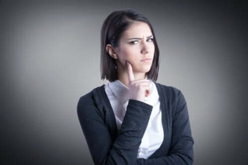 Le syndrome de la reine des abeilles chez les femmes