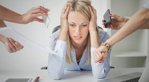 Femme stressée au travail