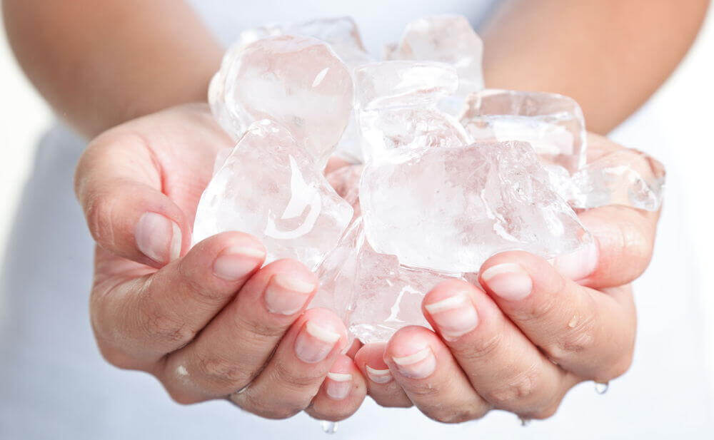 glace pour soulager les douleurs du cou
