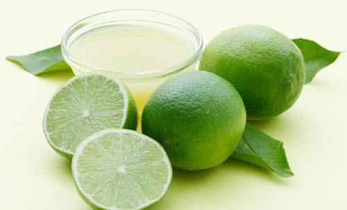 Le jus de citron contre l'infection des ongles.