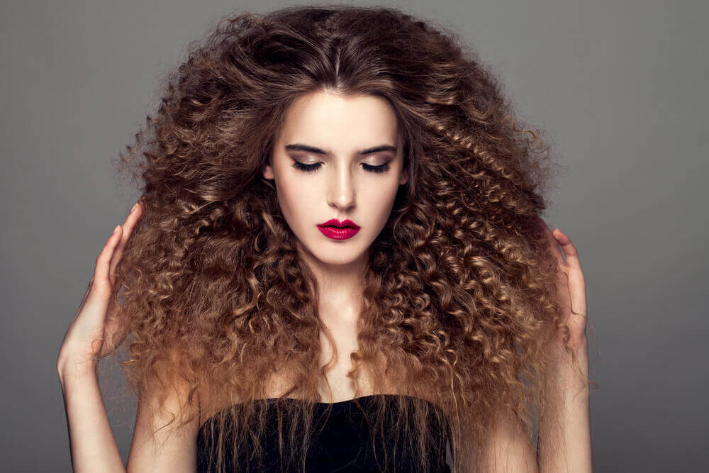cheveux bouclés au naturel