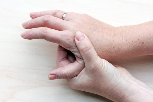 les néoplasmes peuvent être un des premiers symptômes du cancer