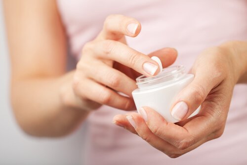 Crèmes anti-rides pour la peau.