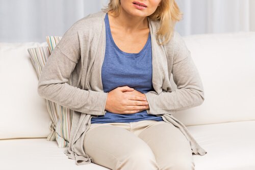 Les bienfaits de la vitamine K vous aident à lutter contre les douleurs d'estomac.