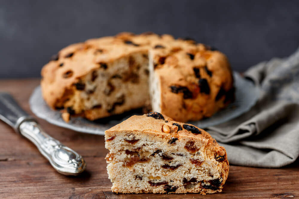 Préparer le gâteau génois.