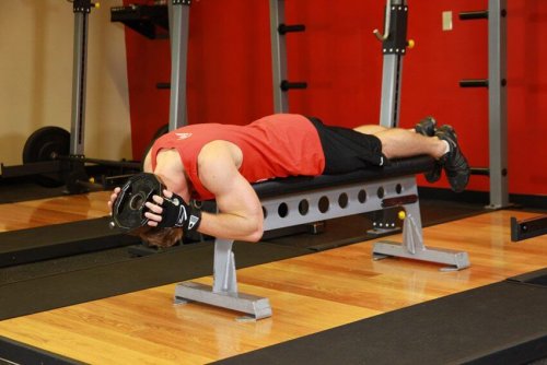 Le banc peut être votre allier pour renforcer vos cervicales.