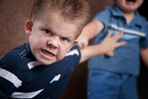 enfant ayant un mauvais comportement