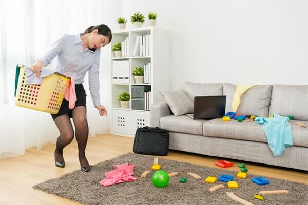 femme faisant le ménage