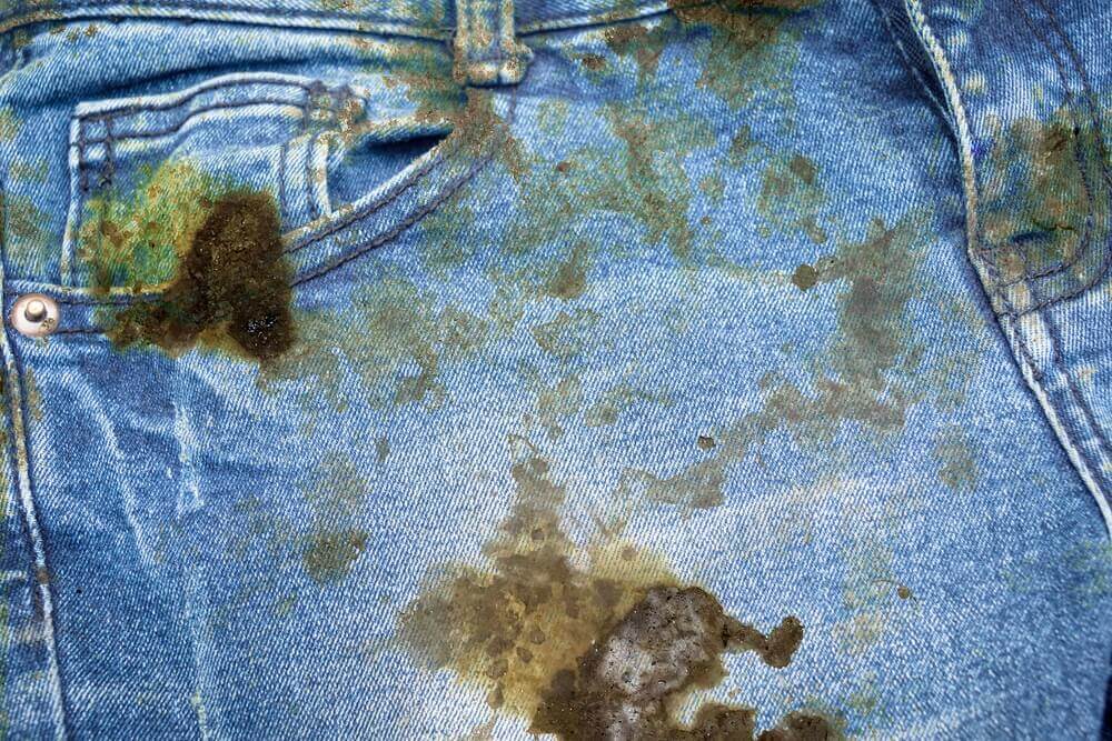 comment retirer les taches d'huile sur les pantalons