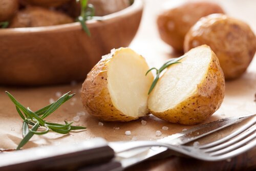 Recettes délicieuses de pommes de terre au four.