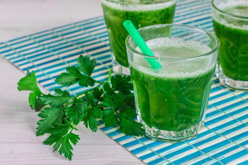 verres de smoothies verts