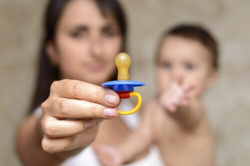 L’utilisation de la tétine chez les bébés et les enfants