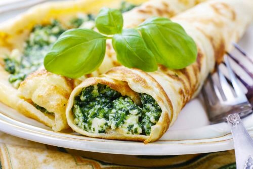 Wraps aux épinards en forme de rouleaux.