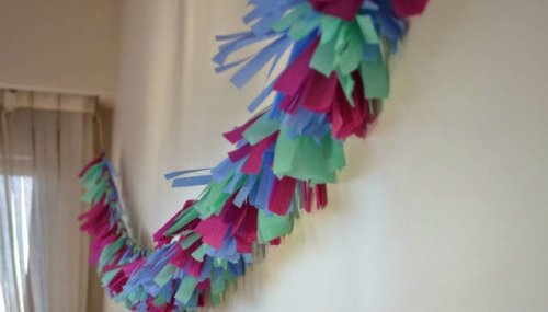 accessoires pour anniversaire : guirlandes en papier