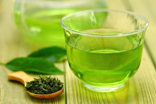 le thé vert fait partie des aliments d'hiver qui vous aideront à perdre du poids