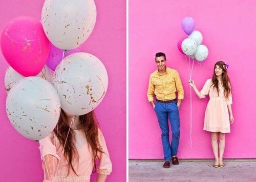 des ballons avec des éclats de peinture