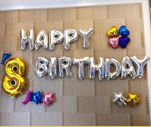 des ballons en forme de messages