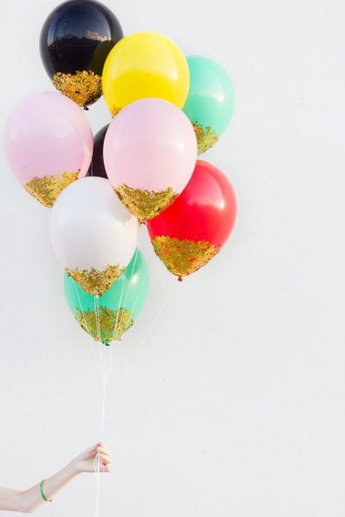 des ballons avec des paillettes