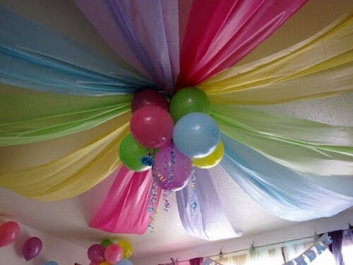 des ballons avec des tissus