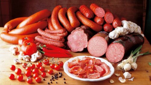 Les aliments à éviter le soir : la charcuterie