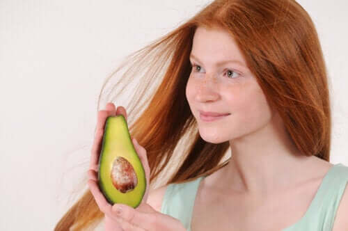 Hydratez vos cheveux secs avec ces 5 remèdes naturels