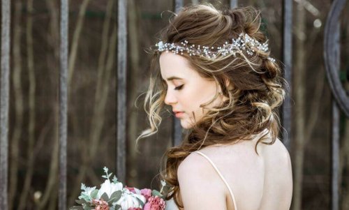 Des coiffures de mariée belles et faciles