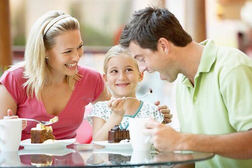 La bonne communication est importante entre parents et enfants