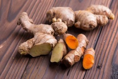 Un délicieux thé au gingembre et au curcuma pour mincir
