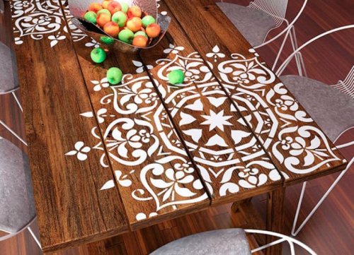 décoration avec des mandalas sur une table