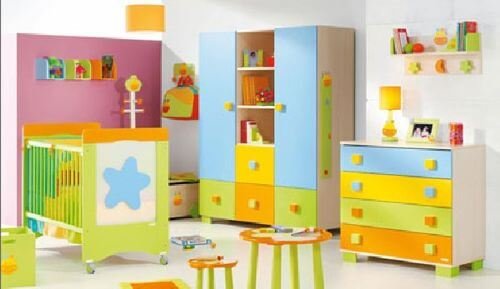 décorer la chambre de bébé avec des couleurs variées