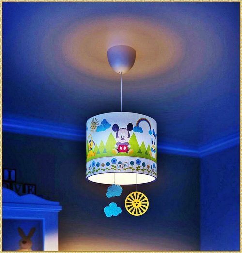 décorer la chambre de bébé avec des jeux d'éclairage