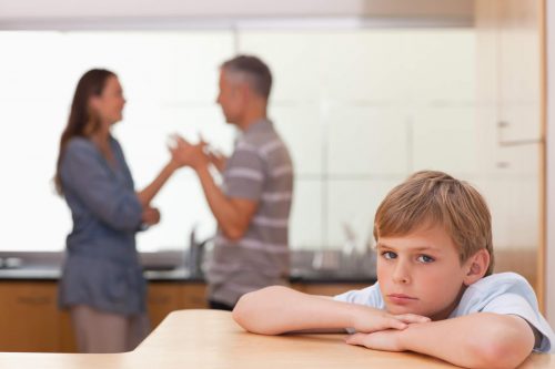 Qu'est-ce qu'une famille dysfonctionnelle et comment peut-elle affecter les enfants ?