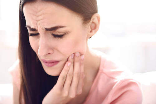 remèdes naturels pour apaiser la douleur des molaires