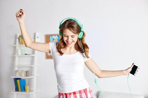 les casques causent-ils la perte des cheveux ?