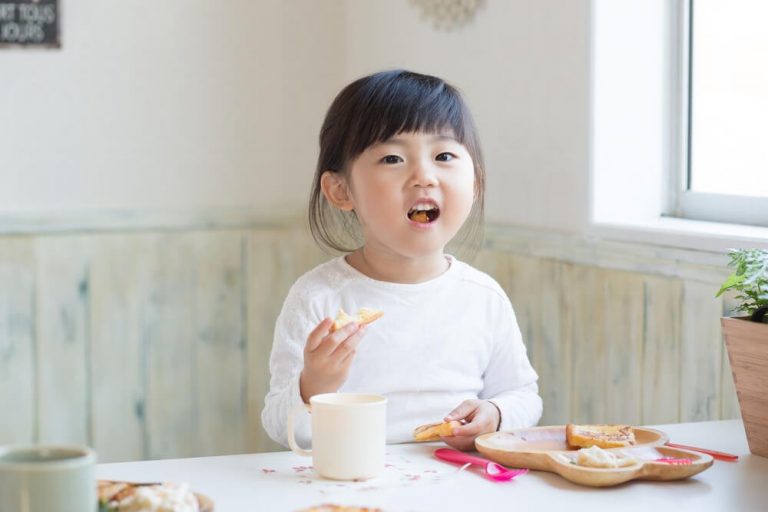 Deux modèles de régimes pour les enfants ayant des problèmes d'obésité